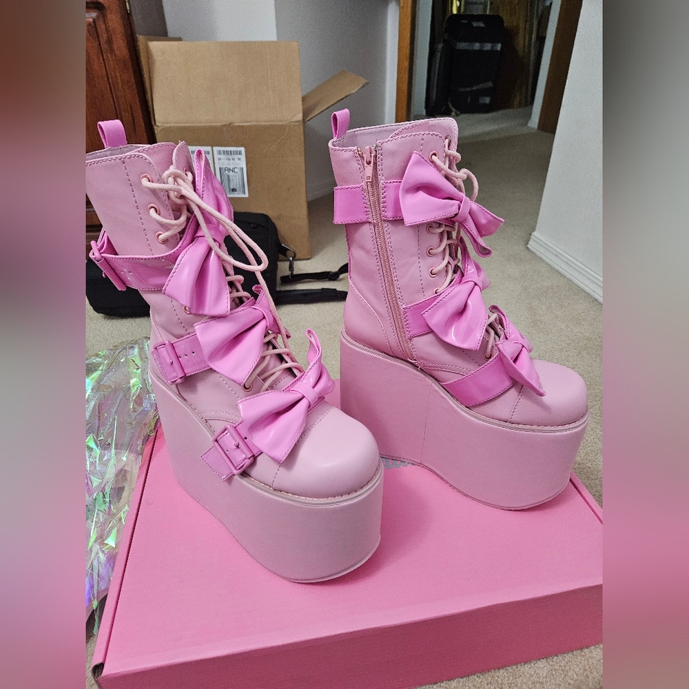 Sugar Thrillz Big Bow Traitor Boots (Size 9)